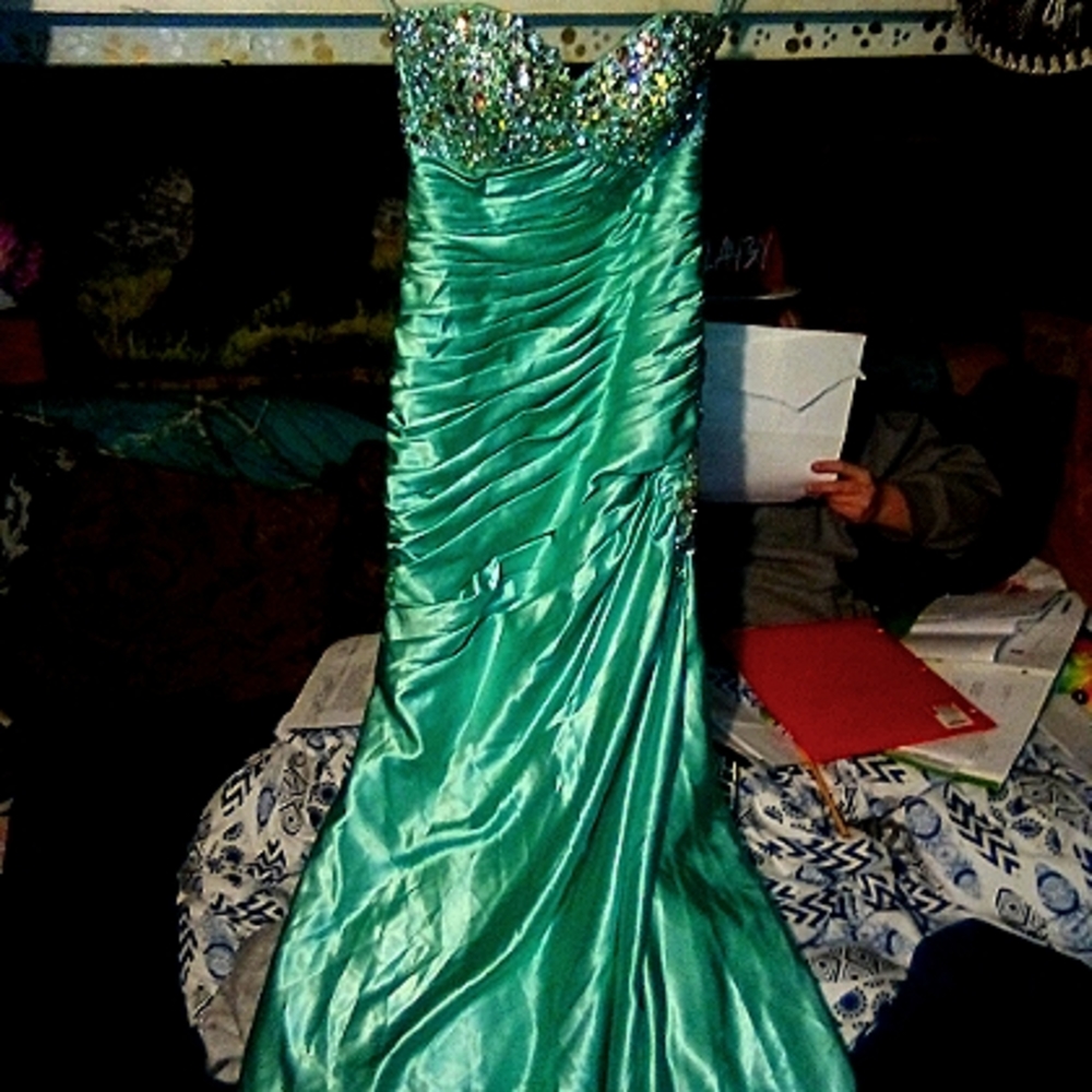 Mori Lee size7/8 greenish blue
